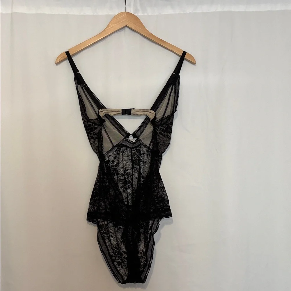 Free People No Trace Lace Bodysuit Black‎ size M